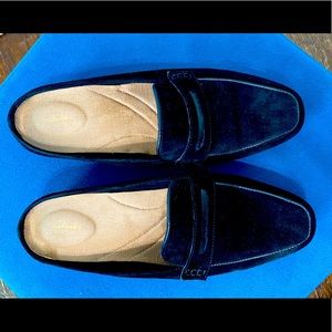 Clarks comfy suede flats